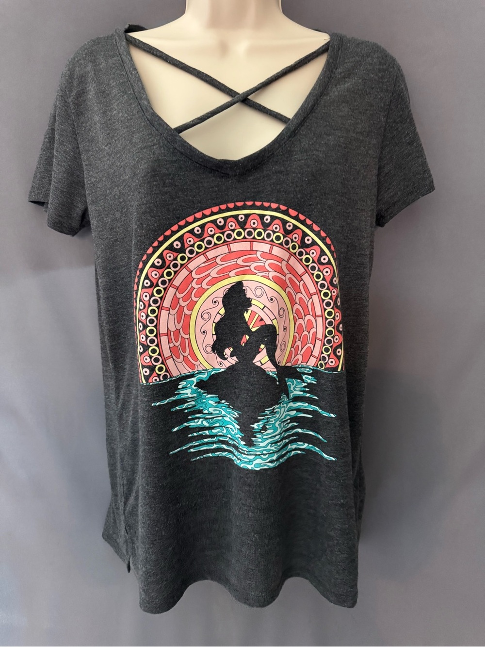 Womens Disney The Little Mermaid Geometric Sunset Silhouette V-Neck T-Shirt XL
